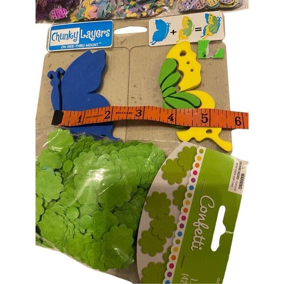 Lot Of Green Party Favors Faux Roses Confetti Decorations Decor - Picture 6 of 9